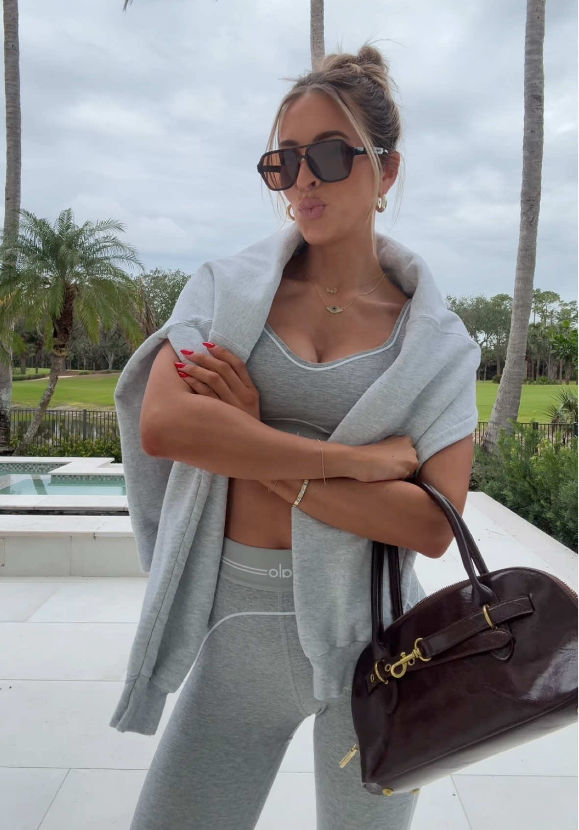 run this alo set is back in stock 🏃🏼‍♀️🏃🏼‍♀️