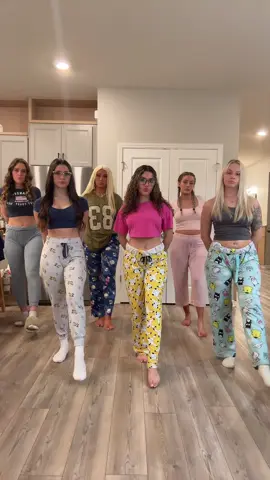 Your new fav TikTok house 🤍 @Hope Ann @zoey @mckenna @izzy rae @haley @kinzie      @michaela.smithof @Angel @chloe @tori @Maddie Price @Val🍉 @T✨ @Gigi 