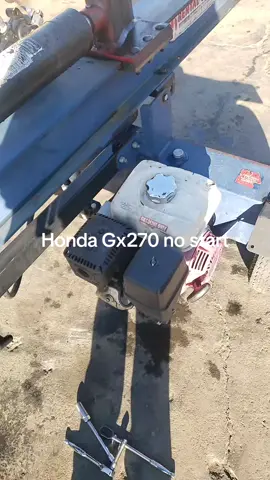 20 ton log splitter with a Honda gx270 engine yard guy thought pull start assembly was bad so I showed how to remove pull start assembly check if its good and engine was still not turning over so I showed him how to remove spark plug and see if oil or gas comes out of head. head was full of gas removed fuel bowl cleaned main jet with carb cleaner installed new spark plug and machine turns on and runs fine #hondasmallengine  #smallenginemechanic  #heavyequipmentmechanic  #bobcat  #herfavoriteman  #fypシ  #friday 
