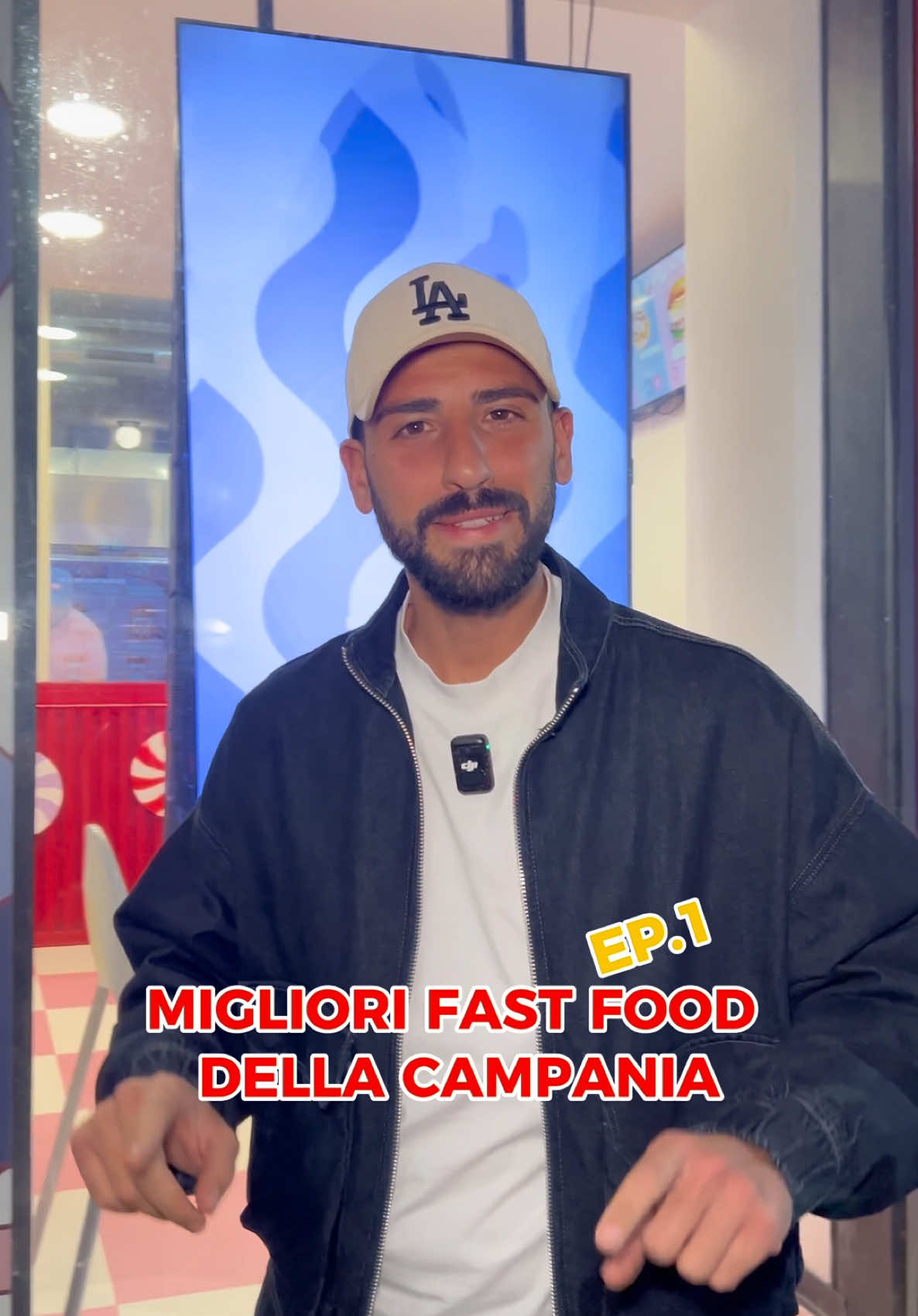 Miglior fast food della Campania – Pt.1 🍔 Oggi vi porto a provare @Royalbrothers.official a Caserta!  Un fast food dove quasi tutto è artigianale.  La location è colorata, accogliente e davvero simpatica e i prezzi sono nella media. Che ne pensate? #campaniafoodblog #caserta #fastfood #panino