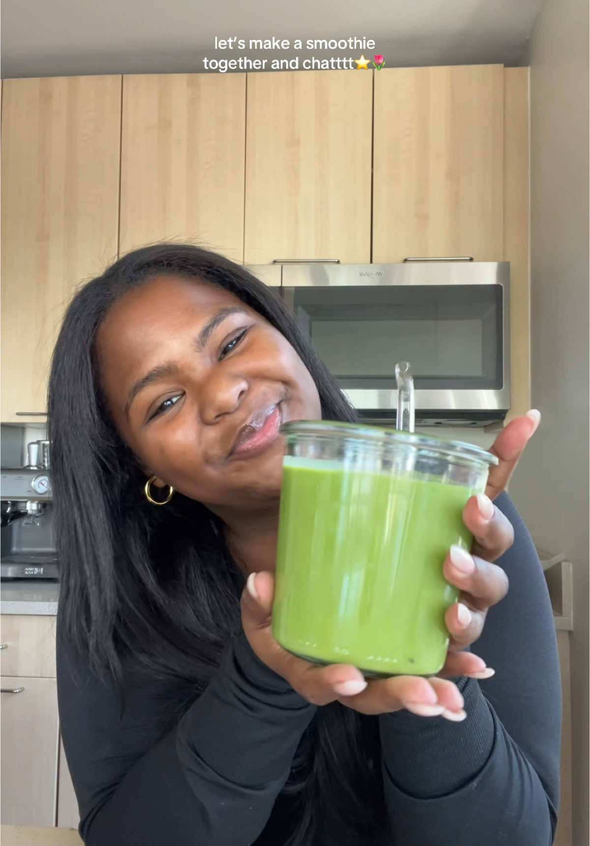 HEYYYY let’s catch up bookies miss u🥑🌱🐛🥝 #smoothie #greensmoothie #morningchat #morningdebrief #catchup 