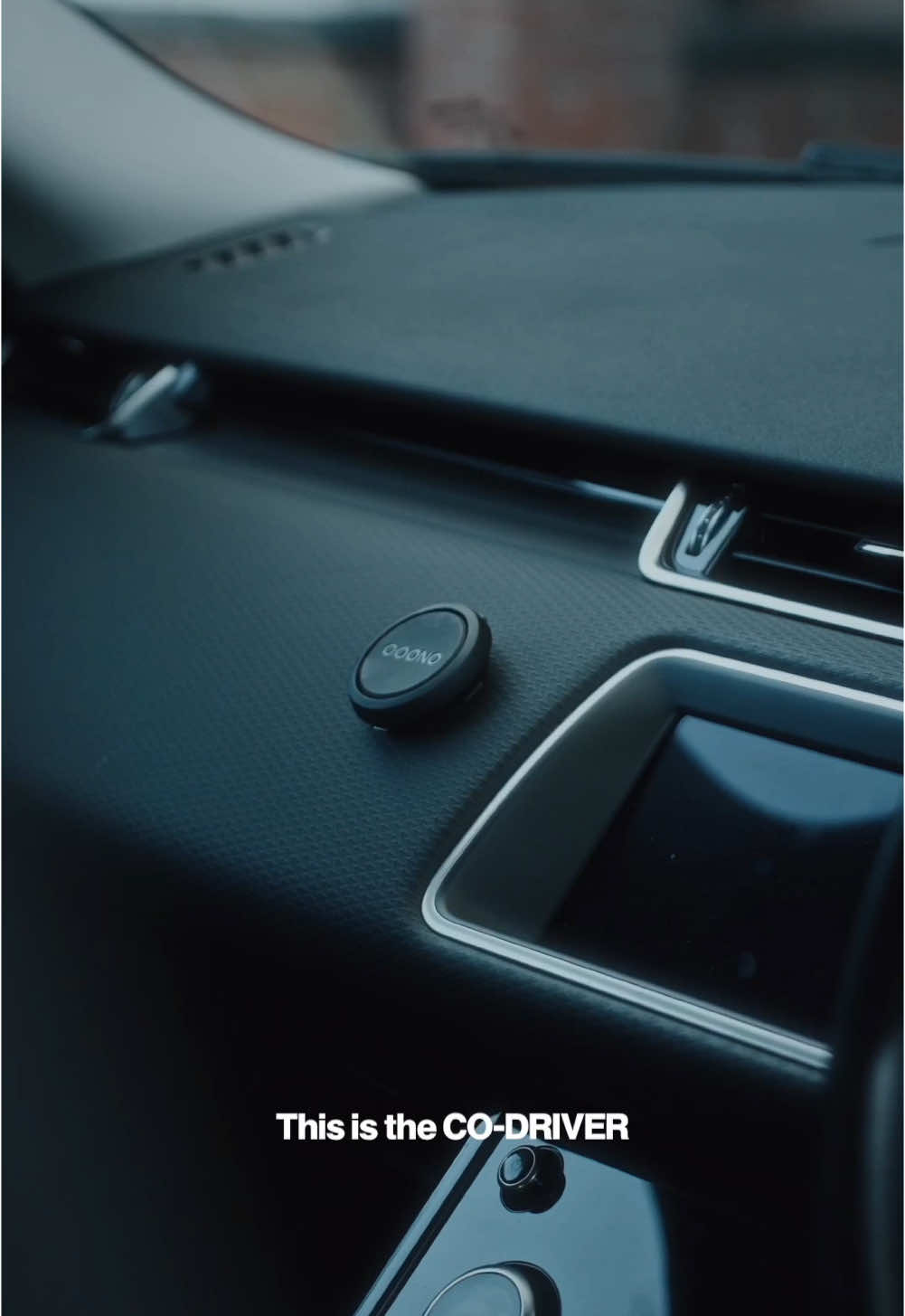 Never miss a beat on the road with the CO-DRIVER NO2 by @OOONO 🚗 This compact device connects millions of drivers, giving you real-time traffic alerts and speed camera warnings with a simple beep. The sleek design fits perfectly on my dashboard, and it’s rechargeable too, so I’m always ready to go. Link in bio 🔥 #ad #ooono #codriverno2 #smartdriving 
