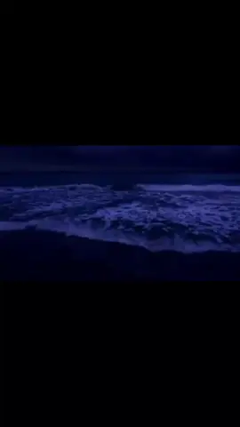 Luna Llena, Los Espiritus..✨️ . Donde está la luna Se junta el cielo negro con el negro del mar Te estaré esperando Luna llena Si cambian los colores Del cielo Mis ojos seguro También cambian Donde está la luna Se junta el cielo negro con el negro del mar Te estaré esperando Luna llena. 🎵 . #losespiritus #lunallena #mar #sentir #ser #music #rockargentino 