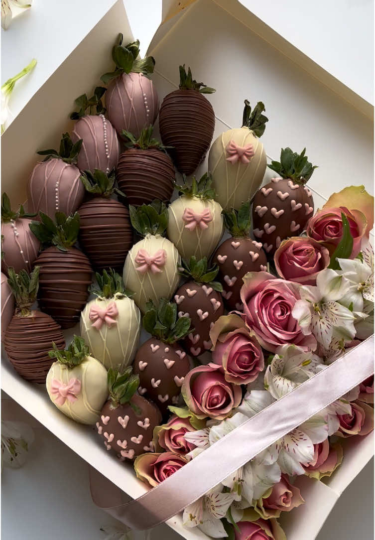 Obsessed.  #chocolatestrawberries#chocolate#fyp#for#you#fyppp#bakingtok#fypviralシ#viral_video#viral#trendin#viralvideo🔥 