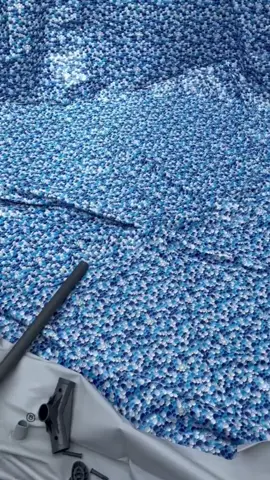 Calorão pedindo uma piscina, né? Vem garantir a sua 🥵 Piscina Estrutural 6473L Com Filtro 220V Com Capa e Lona Cor Cinza Bestway •Capacidade de água: 6473 L •Material da piscina: PVC. •Estrutura reforçada feita de aço anti-corrosão. •Sua capacidade é 6473L. •Tempo estimado de montagem: 20 minutos x 30 minutos. •Dimensões: 366cm de diâmetro e 76cm de profundidade. •Inclui: manual. Lembrando FRETE GRÁTIS!!  Quer garantir a sua agora? Me chama no direct e te passo tudo! 💥