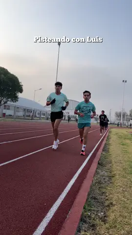 ¡El Fartlek no es solo correr, es jugar con tu velocidad!.🏃‍♀️🔥  Hoy hice un entrenamiento de 1’30” X 30” y me siento más fuerte que nunca. 💪  Si quieres mejorar tu resistencia, quemar calorías y salir de la rutina, ¡este es el entrenamiento para ti! 🚀 🎯 ¿Te animas a intentarlo? 📌 Guárdalo y compártelo con alguien que ama correr. . . . #runningtips #fartlekrunning #runners  #runningmotivation #Running #correr #reels #deporte 