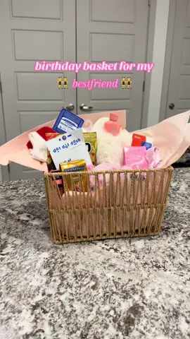 besties birthday 🥹🩷👯 #birthdaygiftideas #giftbasket #birthdaygirl #bestfriend #giftideas 