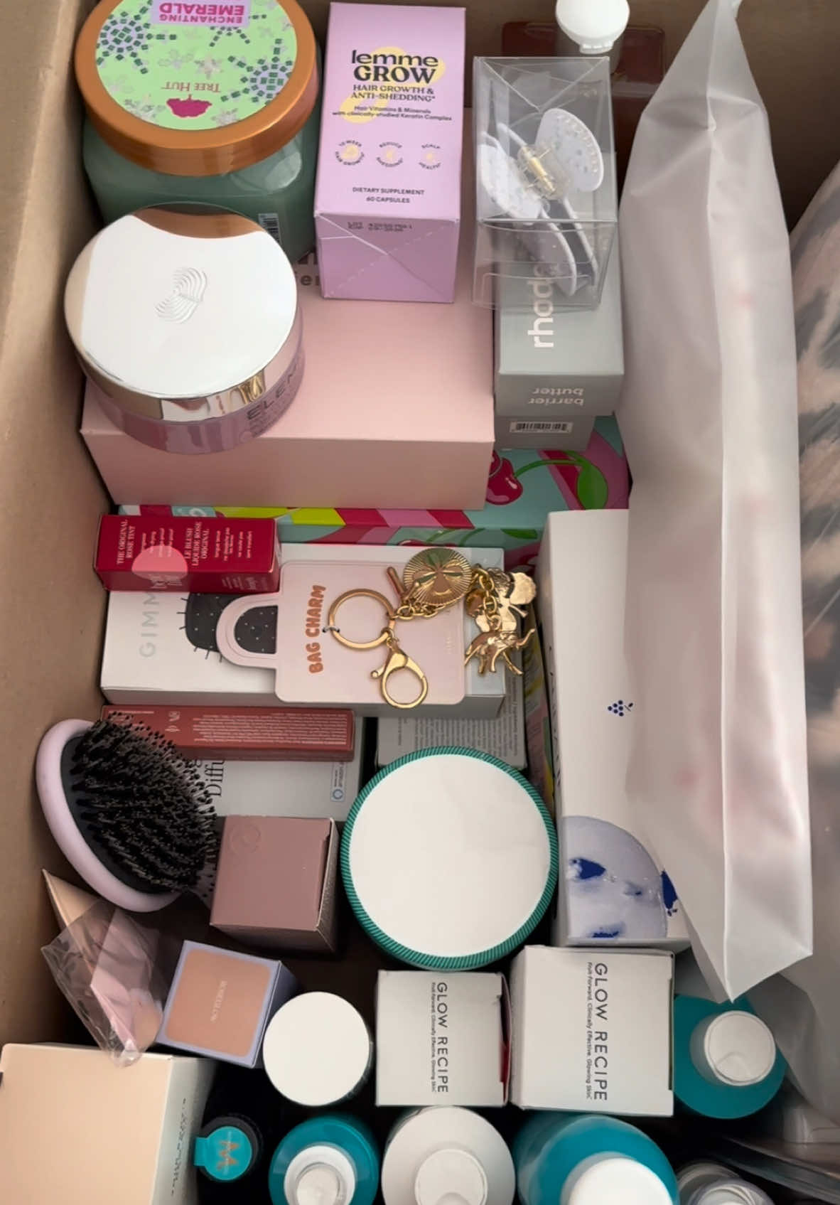 Shipped with love 🩷📦💌✨ just a lil somethin’ to brighten her day 🥹 #fyp #viral #Vlog #carepackage #asmr #ditl #collegelife #collegefreshman 