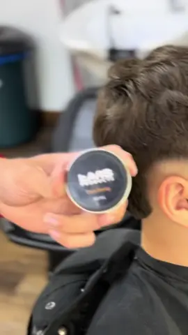 Cómo aplicar cera mate en tu día a día #barberia #barbershop #cortes #cejasperfectas #peinad 