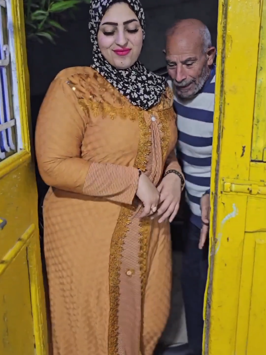 ابوهم دخل عليهم بعروسه قويه