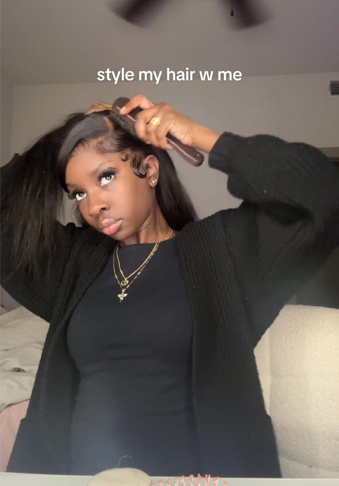 Quick swoop style 🎀 #swoopbang #halfuphalfdownhairstyle #jetblackwig #stylemywigwithme #messybun 