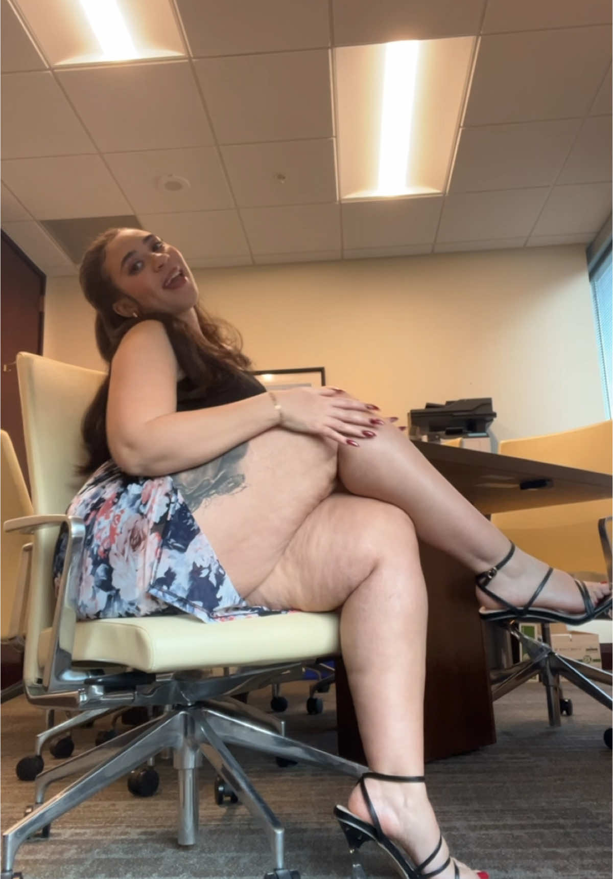 Reminder to stop and smell the roses. #worklife #workwife #office #siren #workoutfit #officeoutfit #ootdinspo #fyp #🌹🌹🌹 #🌹🌹🌹🌹🌹🌹🌹🌹🌹🌹🌹🌹 #friday 