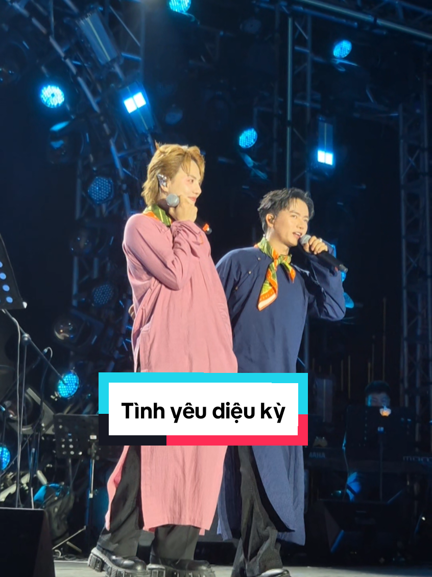 Tình yêu diệu kỳ, mấy bạn có thấy diệu kỳ chưaaaa? T thì rồi 🍊🍓🫶 #buicongnam #duykhanh #xuongrongliveinsaigon #camonvidaden #anhtraivuotnganchonggai #atvncg2024 #tinhyeudieuky 
