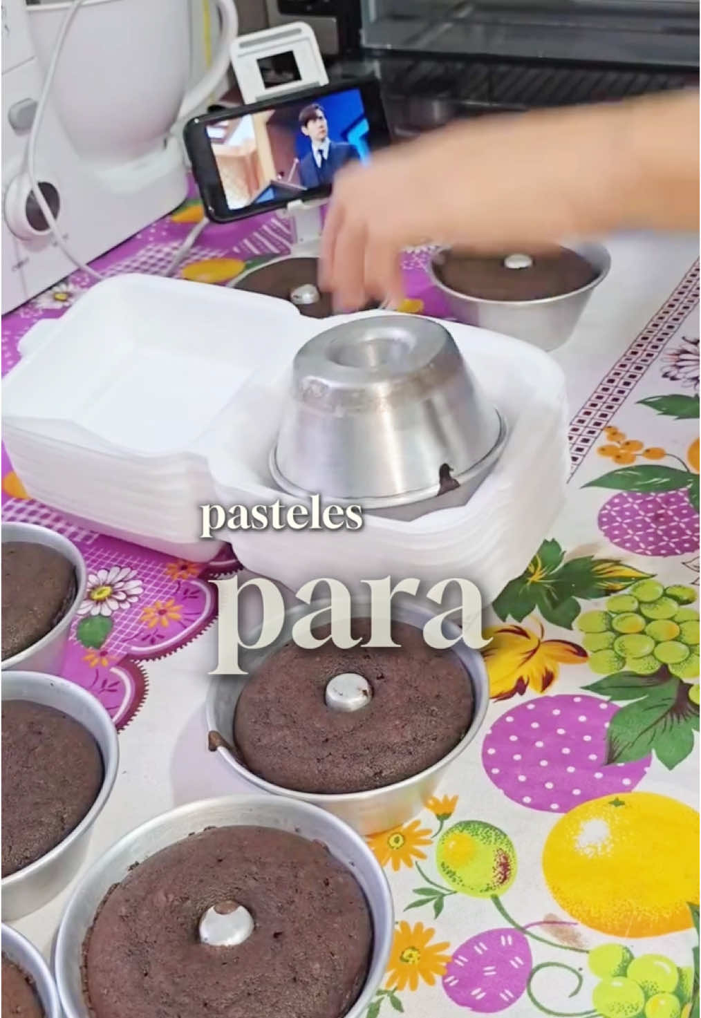 Un tropiezo se convirtió en la mejor idea para mi negocio: ¡postres en vasito! 🍰✨  Si quieres aprender cómo crear postres irresistibles y rentables para emprender, tengo un combo de recetarios  con más de 190 recetas que cambiarán tu manera de vender. 💸 ve al enlace de mi perfil para acceder a estos recetarios 🍫🎂 #creatorsearchinsights #postresfrios #postresinhorno #postresfaciles #postres #cakeboss 