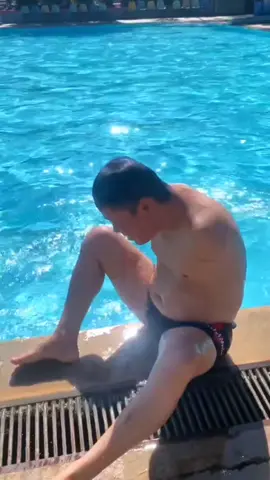 #A man without arms swam like normal and then, amazingly, jumped right out of the water!#👍👍👍❤️❤️❤️❤️🔥🔥🔥 