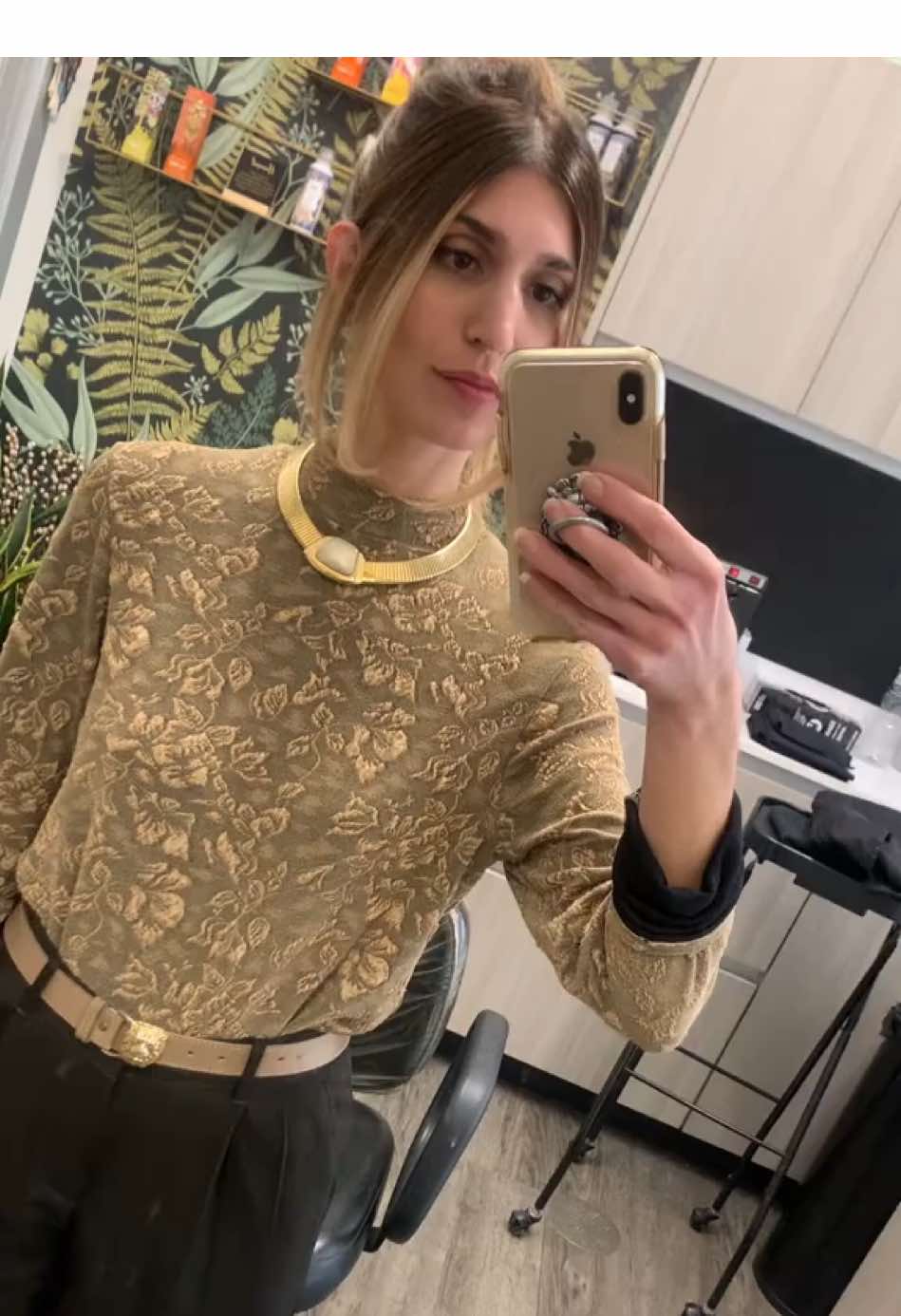 🏆gold🌟hardware🔑bb🔱 #thriftedoutfit #OOTD #vintage #personalstyle #stylingtips #indiegirl