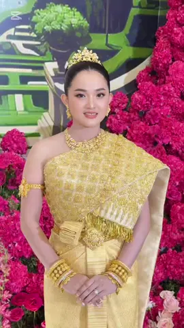 ការងារថ្ងៃនេះ​ ប្រណិតនារី សំអាងការ - Prornethneary Wedding Planner ផាត់មុខ:Nea Makeup Artist រចនាសក់:Chhengky Pich ស្លៀកបុរាណ:Na Na Hair Styles