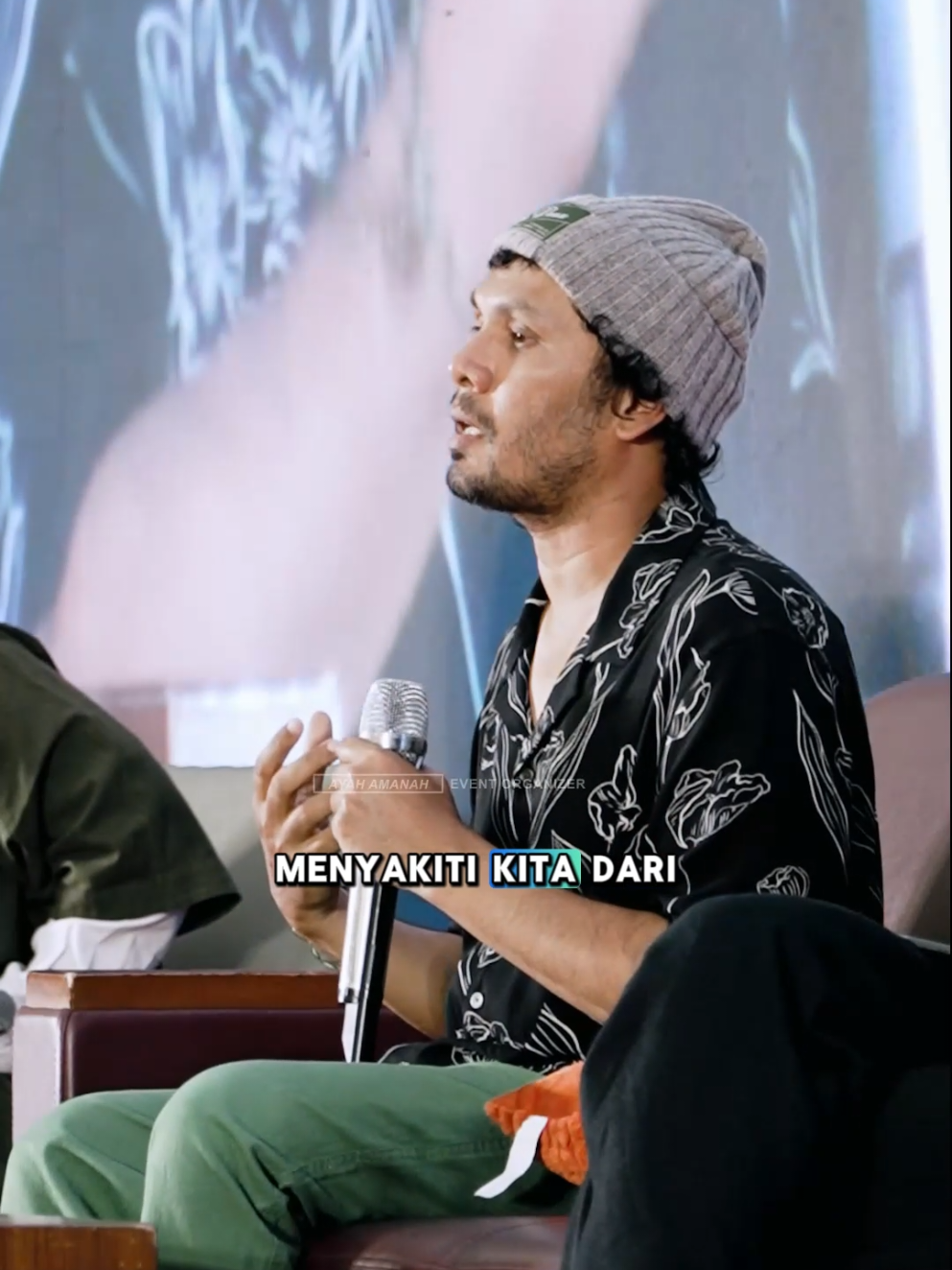 Ikhlas karena Allah, biar hati tetap tenang❤️‍🩹 〰️〰️〰️〰️〰️〰️〰️〰️〰️〰️〰️〰️〰️〰️〰️ Jadwal sharing time Ust @Hanan Attaki insyaallah: 26 Jan: PEKANBARU 28-29 Jan: MEDAN 2 Feb: BATAM 16 Feb: CIREBON 22-23 Feb: GARUT 1 Maret: BEKASI 2 Maret: BANDUNG 8 Maret: YOGYAKARTA 9 Maret: SURABAYA 15 Maret: BOGOR 16 Maret: JAKARTA 23 Maret: TANGERANG 13 April: PURWOKERTO 27 April: DEPOK 11 Mei: MALANG 22 Juni: PEKANBARU Cara daftarnya di website ➡️ sharingtimeuha.com 😊 #sharingtime #hananattaki #ayahamanah #bogor #karawang #solo #jakarta #jogja #malang #surabaya #semarang #depok #tangerang #bandung #bekasi #purwokerto #cirebon #garut