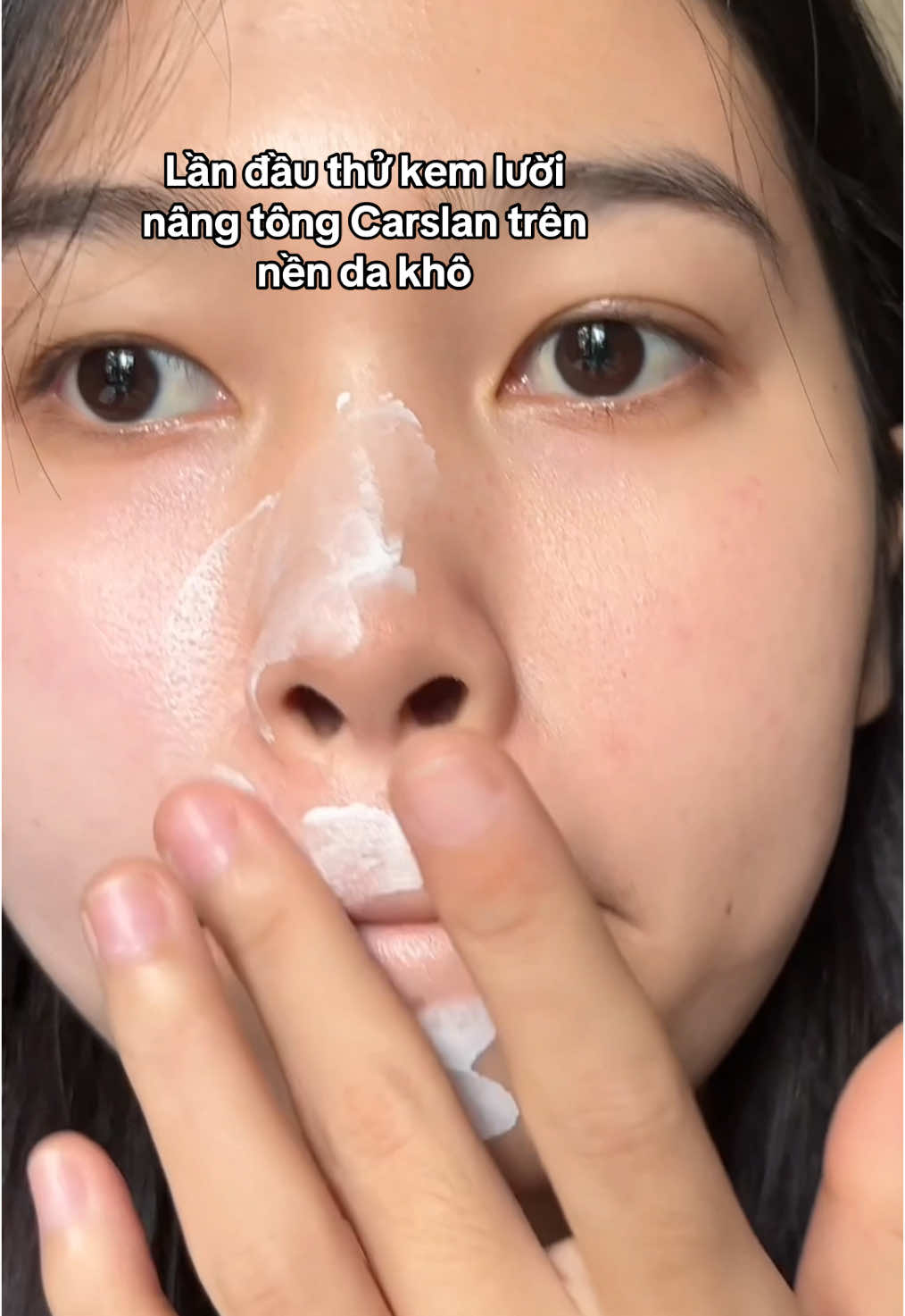 Cũng ko mốc mà chắc bôi nhiều nên trắng hơi lố, ai da ít khuyết điểm thì dùng oke hơn