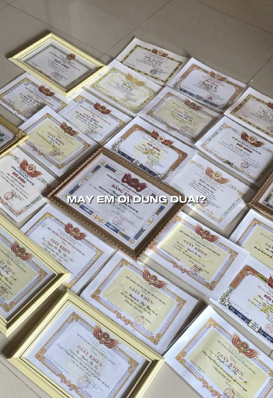 Kết thúc 12 năm học sĩ với đời📚😂😂. Tiếp tục hành trình 4 năm đại học📚📚🎧🌻 #xuhuongtiktok #fyp #study #giaykhen #flex #flexyourfreestyle 