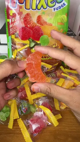 srs sedapp weh rasa buah dia tu mmg onz #jellygummys #gummy #coklatgummy 