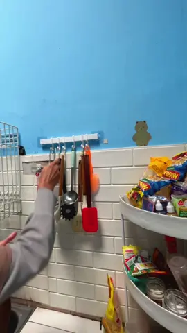 Kadang buat ngegantungin wajan habis dicuci juga kuat tauu. Best✨ #gantungan #gantunganbajumurah #gantunganspatula #gantungantempel #gantungandinding #gantunganserbaguna #gantunganmurah 