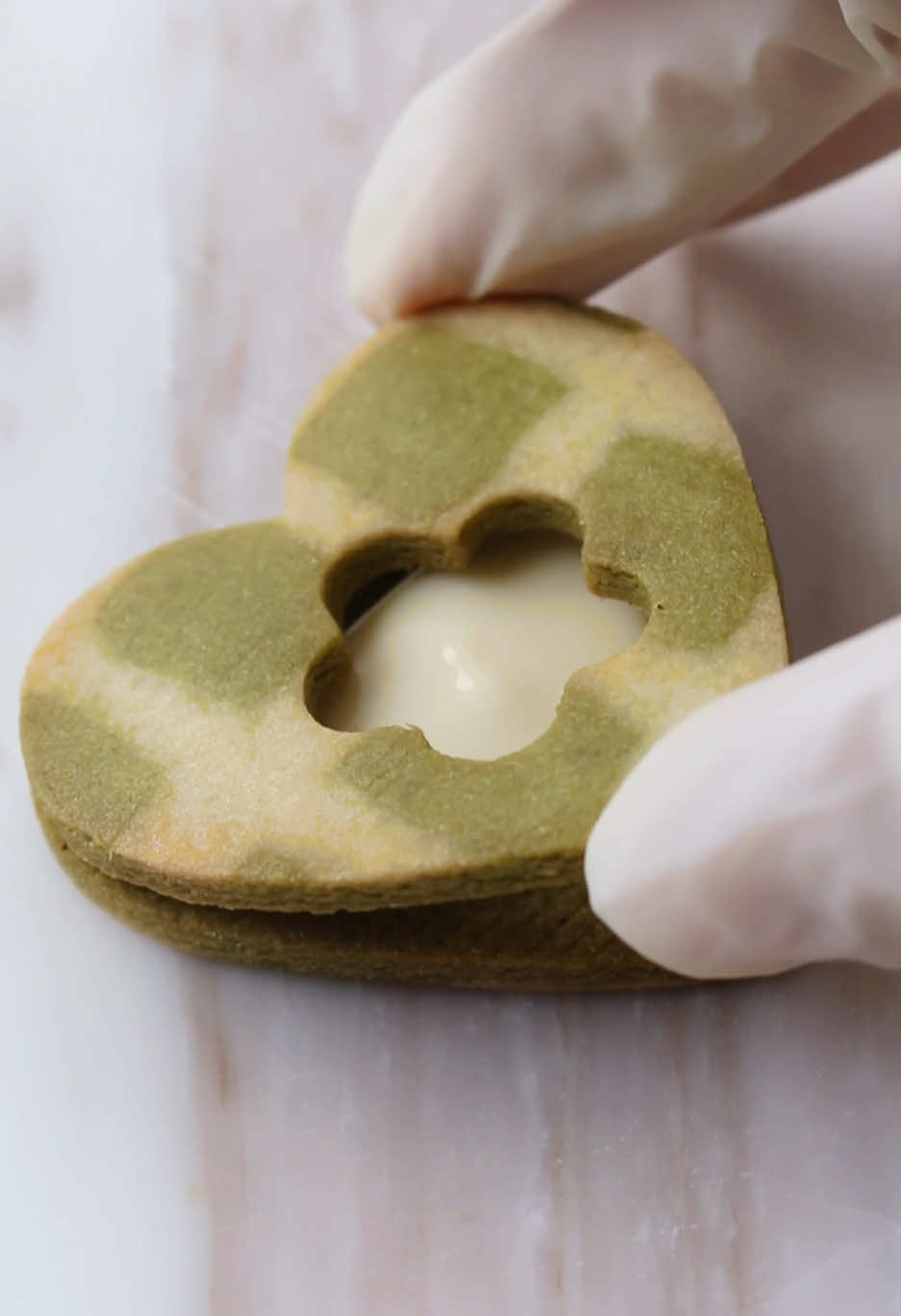 どうなるかな？🍵🍀🍈🌼#お菓子作り #サンドクッキー#バレンタイン #cookiedecorating #cookie #Valentine #ValentinesDay 