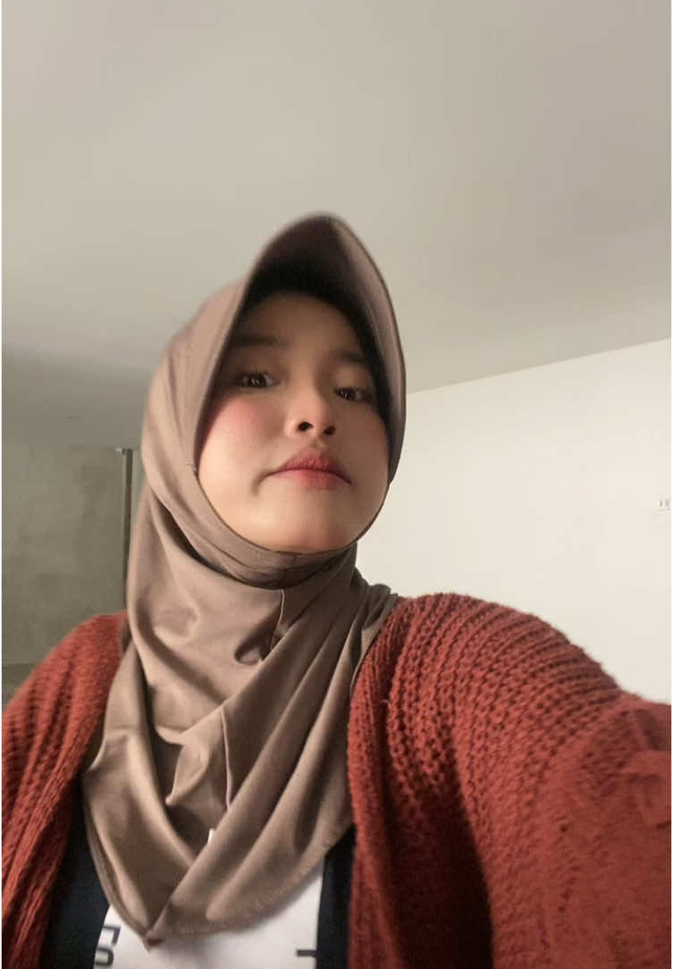 klo mukanya beda itu make up ya🥲