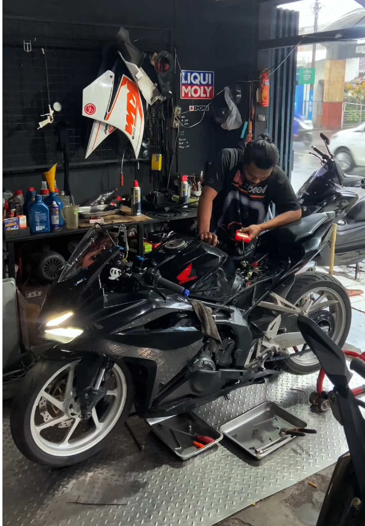 Servis ajaa🗿 @kspeed.malang #cbr250rr #fypp 