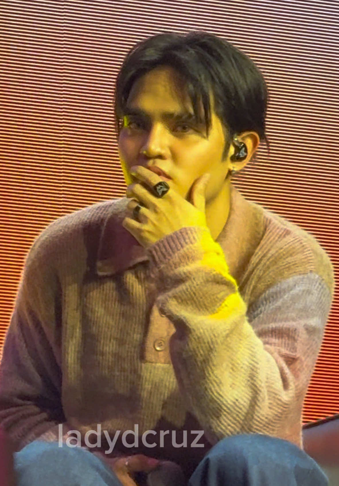 Pablo version 🌭 as requested by @Li. Pero medyo bias tayo, nagayuma ata ih 🙈😆 wala akong masyadong close up vids nung soundcheck pero nakaharap siya samin nung kwentuhan / dare segment nila soo eto nalang 🤍 @PABLO @SB19 Official  #Happy6thAnniversarySB19 💙 #SB19DunkinPHThanksgi𝗩𝗜ng 🩷🧡 #SB19 #sb19_pablo #pablo #sejun #sb19_sejun #johnpaulonase #fancam #atin #sb19atin #ppop #fyp #fy #capcut #dunkin #sb19dunkin #dunkinph #dunkinconcert #hatdog #abra #gayuma #abragayuma 