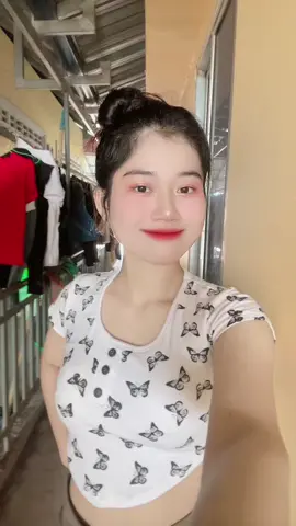 កម្សត់ណាស់លោកអើយមួយអគារនៅសម្រាកនៅបន្ទប់តែម្នាក់ឯង🥹#foryou #fyp #កូននាក់កំពង់ធំ😘 