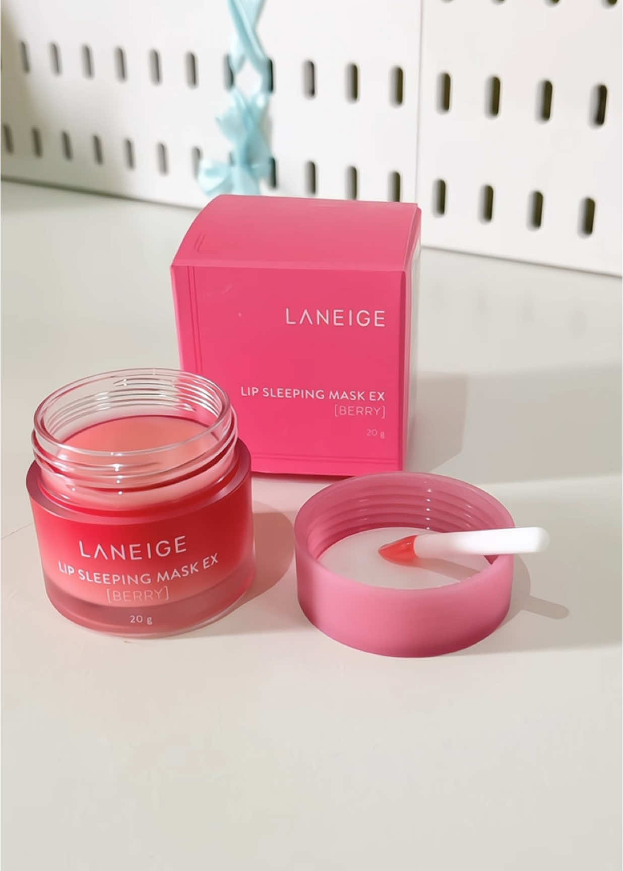 Get plumpy, and pink for my lip soon cuz using Lip sleeping mask from @laneige_us @LANEIGE Indonesia 💌💕🍒🎀🫶🏻  #laneige #laneigelipsleepingmask #lipmask #lipcare #kbeauty #plumpylips #kskincare #aesthetic #beauty #juicylips #fyppppppppppppppppppppppp #BeautyTok 
