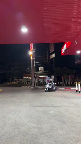 Gasohol 95 ⛽️ • #bangkokstarbigbikeclub #s1000rr #bigbikethailand #ผู้หญิงขี่บิ๊กไบค์ 