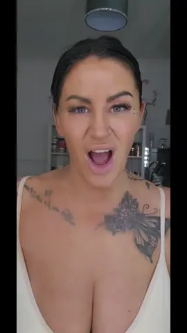 if your wanting that perfect tan that washes off at the end of the night .this tan is for you. waterproof smudge ,transfer proof .Good for sensitive skin too  #bbold #tan #spraytan #skincare #tanning #cosmetics 