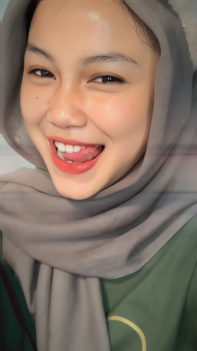 pengen di notif Heni kayak editor lain😣#fyoupage #heni #girlcantik #pemenangsound #presetalightmotion #fyp #gakpernahfyp 
