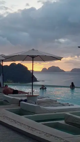 Happy Hour + beautiful sunset 🍸🍷🍹🥃⛱️#palawan #elnido #elnidopalawan #bayviewresort #fy #fyp #fypage #fyppppppppppppppppppppppp #foryoupage #foryou #foryourpage #bestbeaches #philippines #sunset #sunsetlover #sunsetvibes #happyhour @El Nido Bayview Resort 