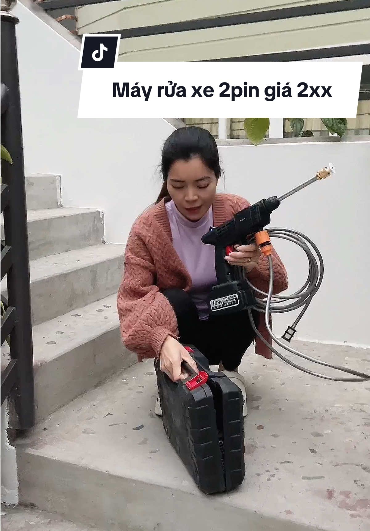 Máy rửa xe 2 pin giá chỉ hơn 200k #mayruaxe #mayruaxecamtay #mayruaxedungpin 
