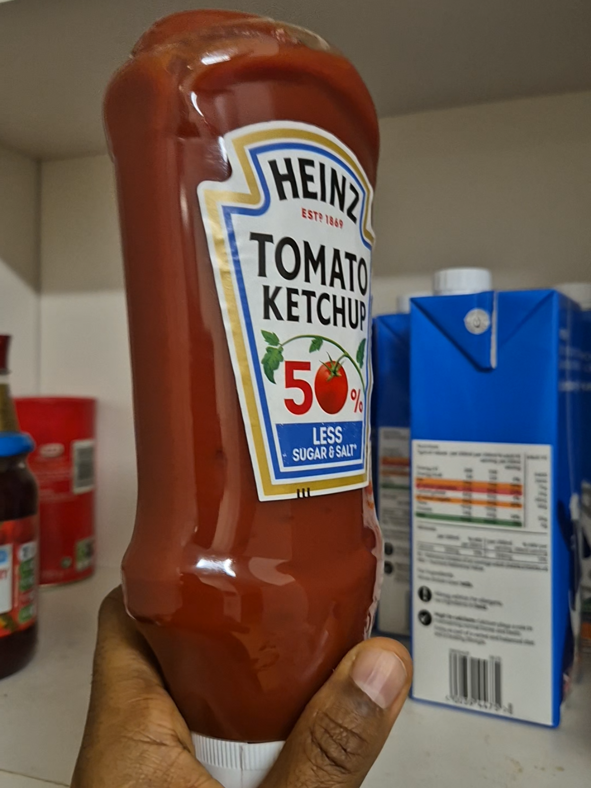 Ever checked how much sugar is in a bottle of HEINZ KETCHUP with 'less sugar and salt'? Ketchup fans shoupd 'look twice at what we're adding to their plates' when it comes to the most popular condiment - look at the sugar content in the video, and that's with less sugar! #heinz #heinzketchup #ketchup  #halalfoodlondon #groceries #tomatoketchup #lesssugar #halaleats_ #halalfood #halal #groceryshopping #halalfoodie #ukfood 