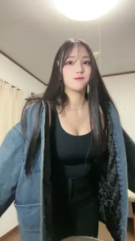 勝手に弟の部屋で弟の服借りた🤫