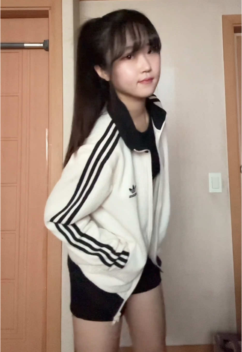 클럽에서 입뺀당해도 집에서 춤추는 chill girl #fyp #dancechallenge