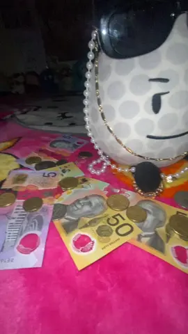 don’t mind how the necklace didnt fit around her 😔 #golfball #money🤑🤑🤑🤑💰💰💰💰💰💰💰💰  #osc #bfdi #fy