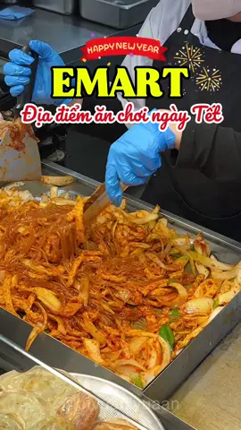 Tết này ghé Emart chơi là hông lo thiếu đồ ăn nha 😚 #saigon #sg #emart #choitet #tet2025 #govap #food #Foodie #checkin #fyp #fypシ #reviewanngon #ancungtiktok #xuhuong #viral #knvuadivuaan  