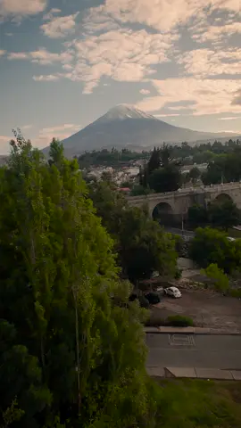 Una mañana volando #drone en #arequipa_peru🇵🇪 #volcanmisti quieres realizar tomas con dron complicadas? #contactameya 