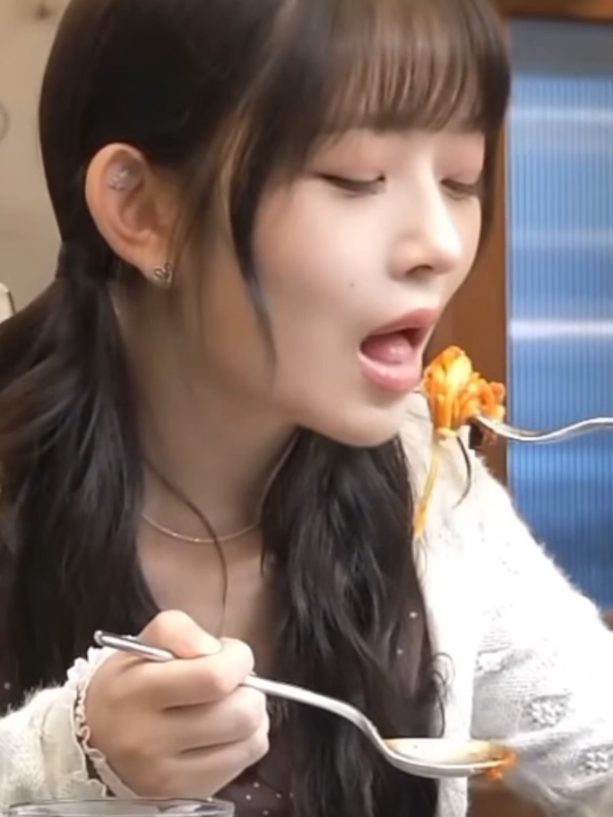 ive eating 🍝 #ive #eating #mukbang #dive #idolkpopeating #kpop #kpopeating #ive #fyp #viral