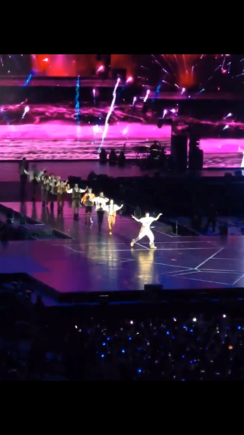 Funny moments sebong di konser world tour singapore day1😂 #seventeen #seventeen17_official #seventeen세븐틴 #svt #carat #saythename_17 #svtcarat #singapore #fypシ #fypkan 