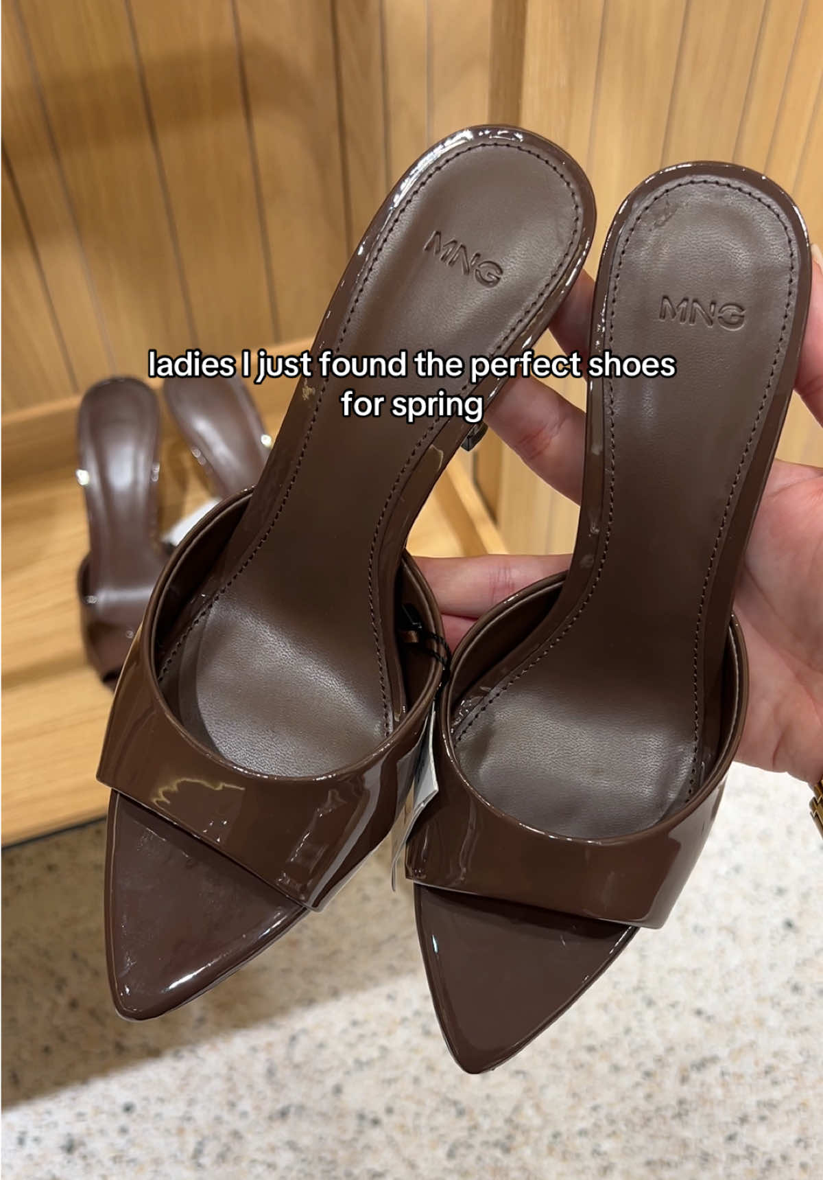 We are sorted for the spring season ladies 😍 these mules are so classy and the color is unreal 🤎 #mng #shoes #shoelover #shoeaddict #mules #shoesforwomen 