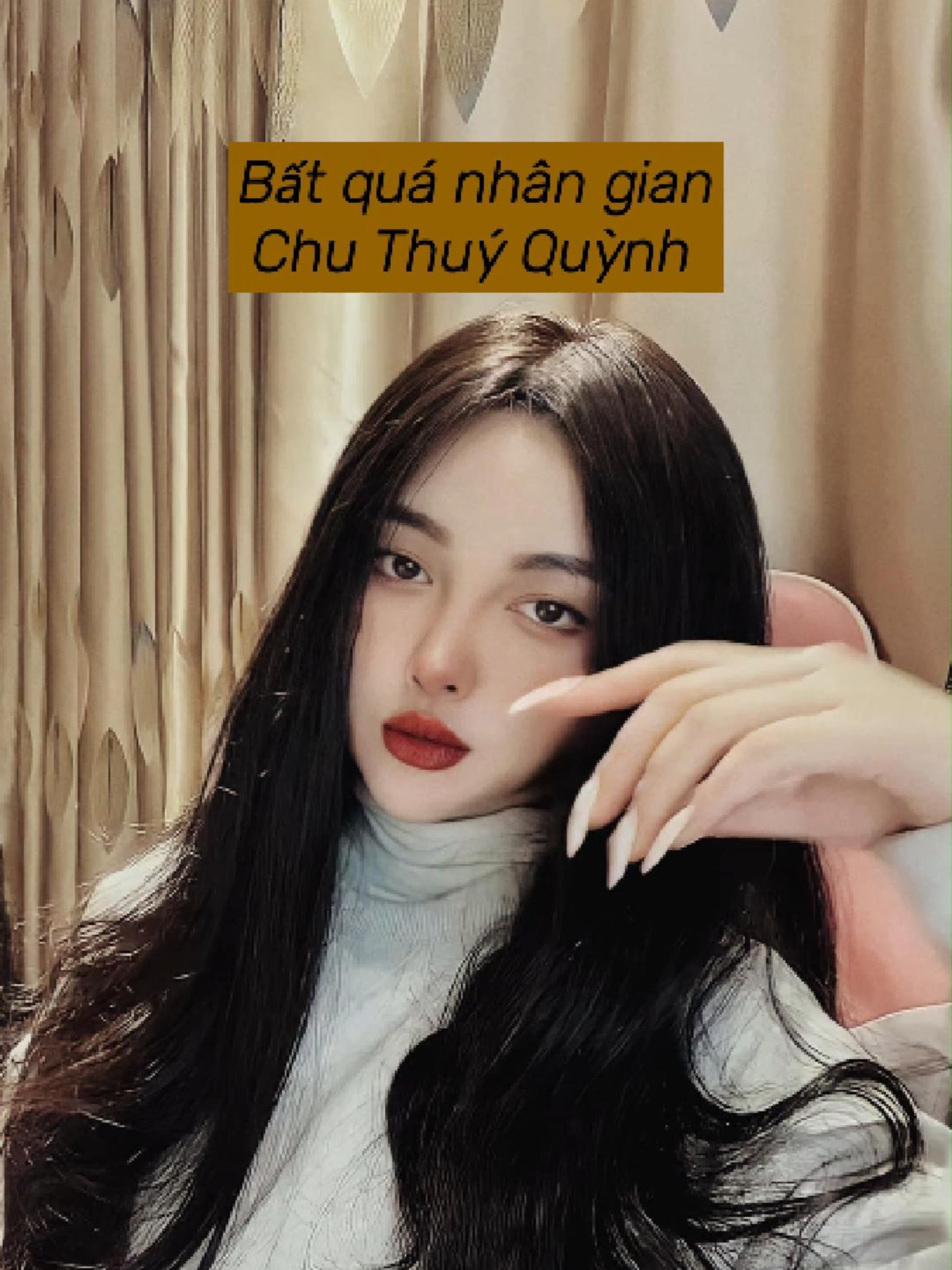 Bất quá nhân gian- Chu Thuý Quỳnh Dù cho nhân gian kia Còn bao niềm vui Chẳng thể ủi an tâm hồn ta Đã qua nhiều và thật nhiều Những đắng cay Những khổ đau bao ngày qua Dặn lòng là phải trao đi niềm tin Mà trái tim nhận lại Được toàn những xót xa Khóc cho người một giọt nhân sinh Đến khi quay lại nhìn Chẳng có ai bên mình Trăng ở trên trời cao nào thấu Vết thương Mang trong trái tim hằn sâu Ngồi buồn nhìn người xưa đã xa Những kỉ niệm Giờ tan theo ánh trăng tà Này trăng ở trên cao nhìn xuống đây Ai bôn ba khắp muôn nơi trời mây Xin cho ta ngân lên một khúc ca Nâng chén rượu này Ta quên hết trần gian #chuthuyquynh #batquanhangian