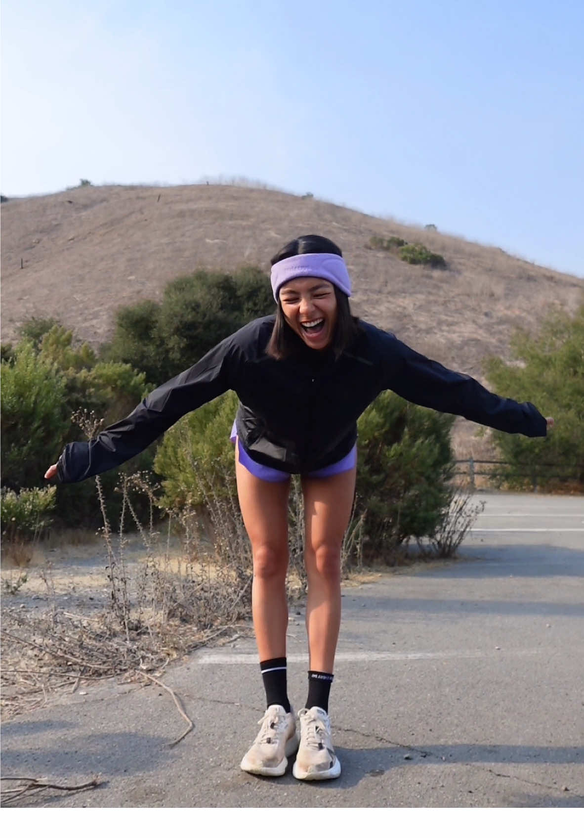 LET’S GO FOR A TRAIL RUN!!🏔️ & little cold plunge🏞️❄️ feeling alive!!!!🫶🏽♥️ set: @lskd  jacket: @on  belt: @lululemon  shoes: @mounttocoast MEGAN headband: @halfdays  #trailrun #runningmotivation #runningvlog #runningoutfit #marathontraining