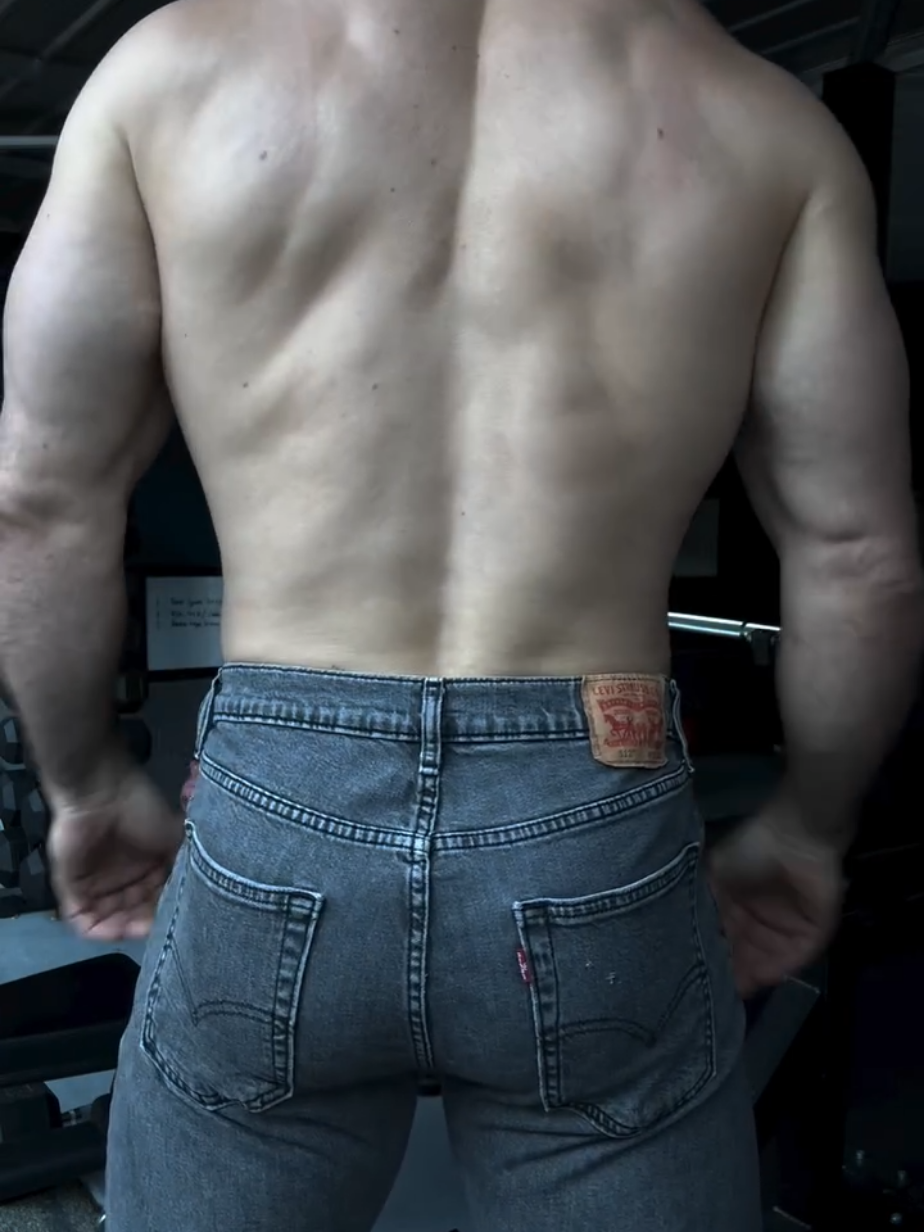 #dadbod #hunk #beards #bears #muscles #menstyle #dresspants #dumptruck 