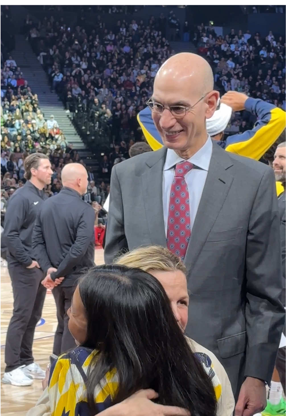 Adam Silver, président de la NBA, spotted aux NBA Paris Games 🏀 #nbaparisgames #nbaparis #basketball #spurs #pacers 